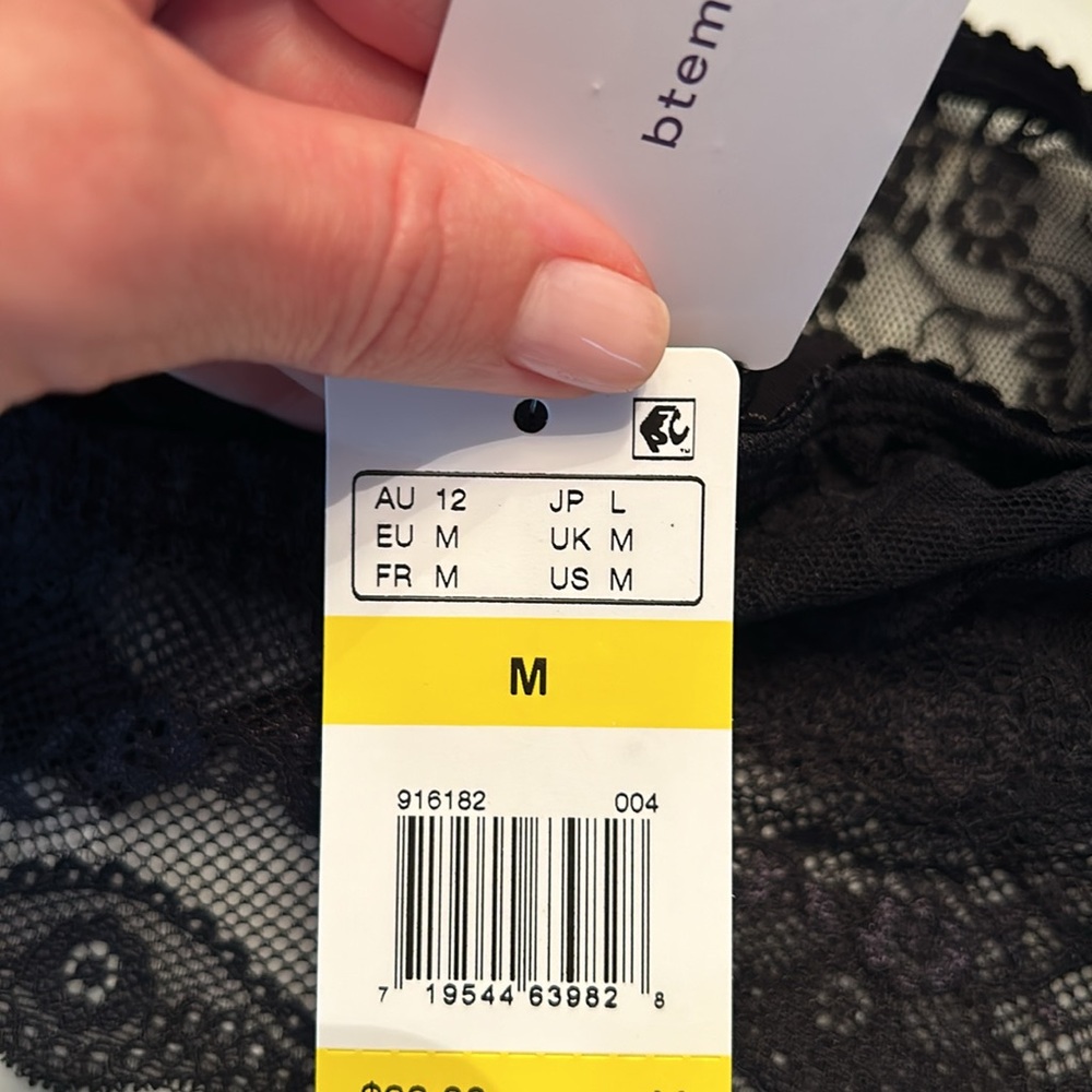 b.tempt'd (Wacoal) Strapless Bra. NWT. Size M - Picture 3 of 4